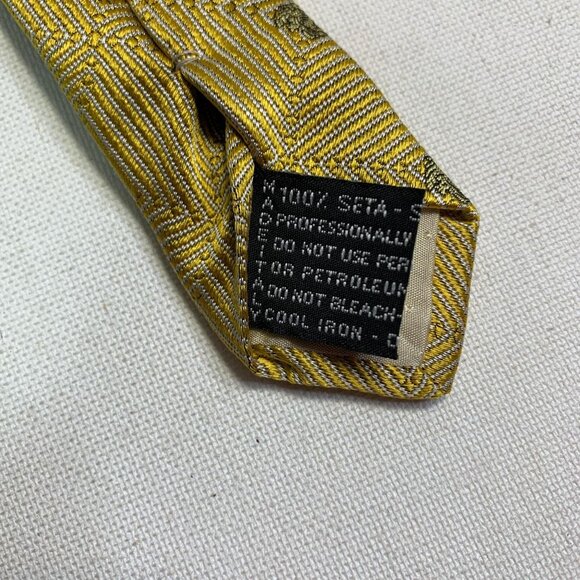 Gianni Versace Vintage Silk Tie – Gold Geometric Medusa Pattern - Picture 5 of 6
